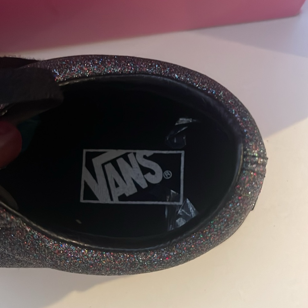 Vans - Picture 4 of 8